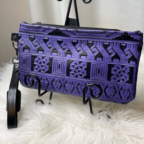 Cowhide Wristlet purple and black Aztec pattern with zipper and detachable strap - Picture 1 of 14